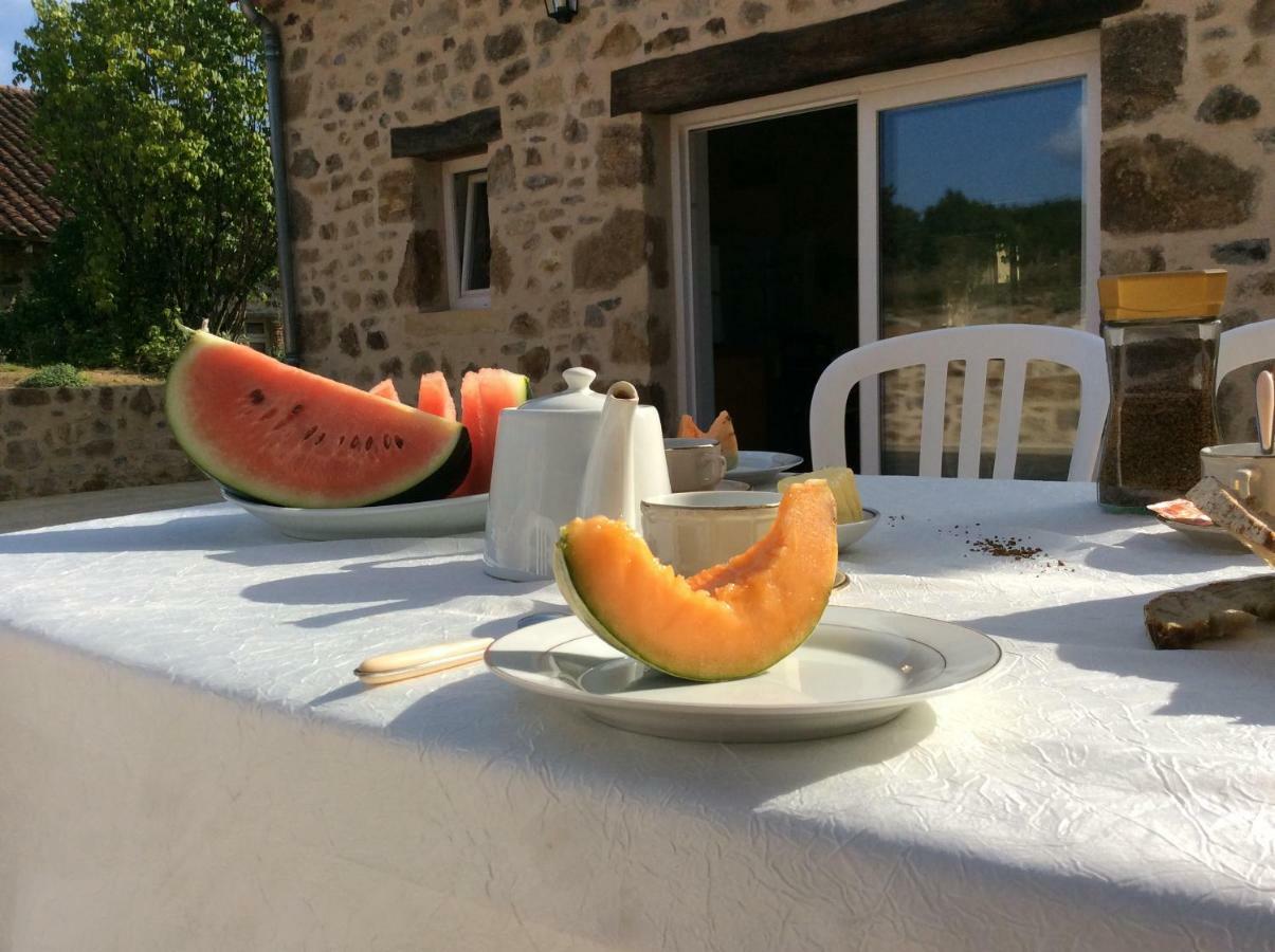 Gite Des Vergnes Esse Екстериор снимка
